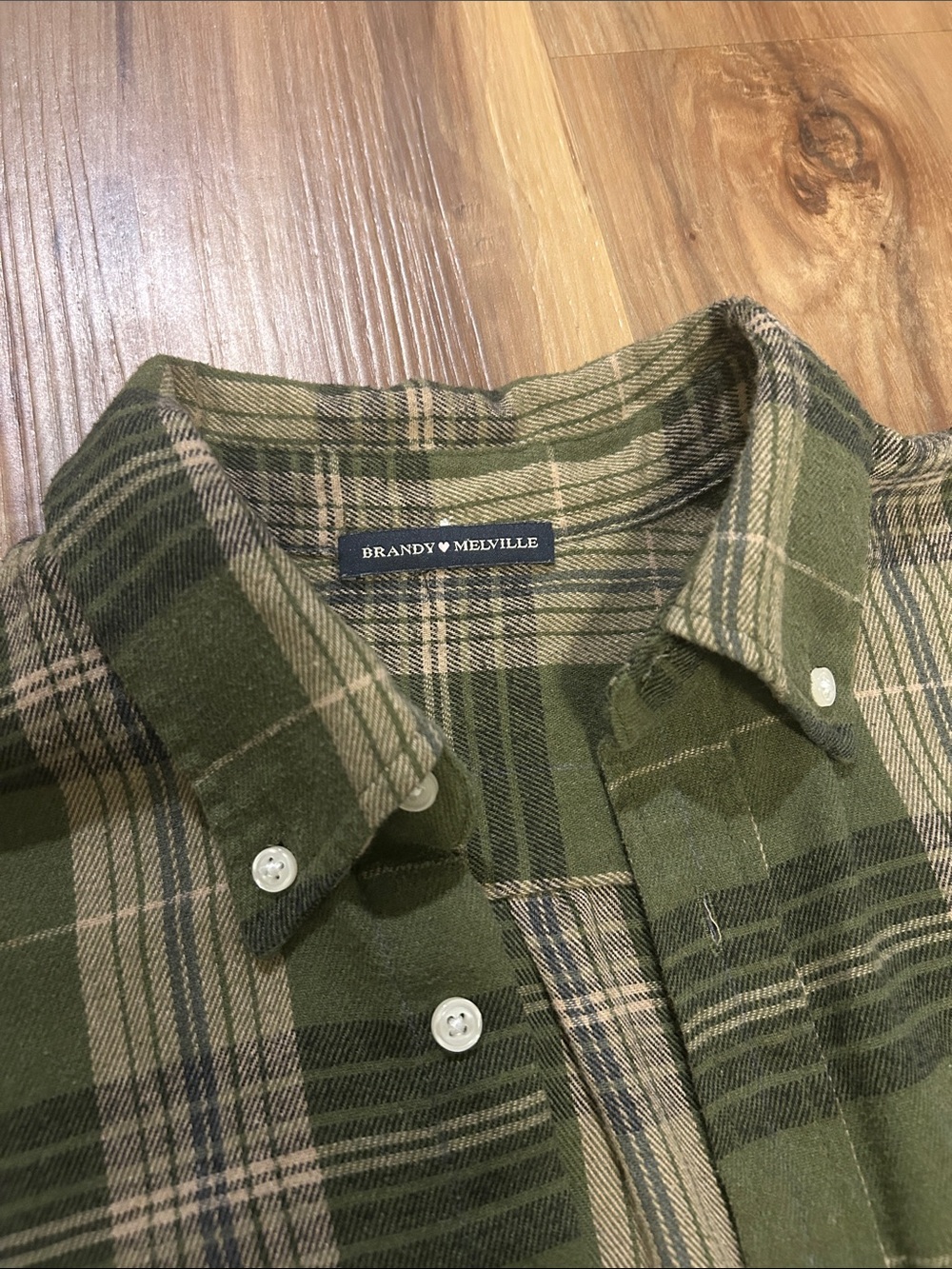 Women’s Green Plaid Button-Down Shirt - Picture 2 of 4